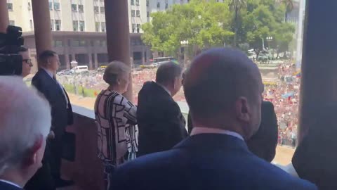 Javier Milei and Edmundo González greet Venezuelans in Argentina…