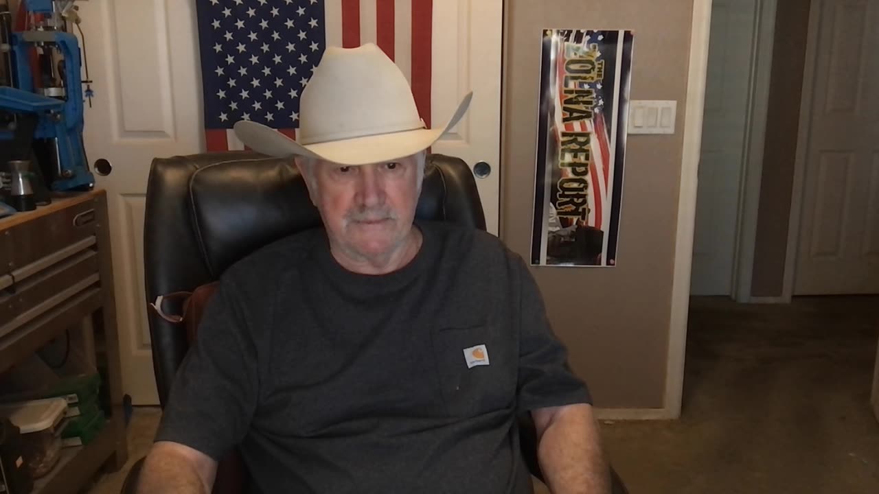 Trump Left Stunned, As Army General Walks Out During Speech!