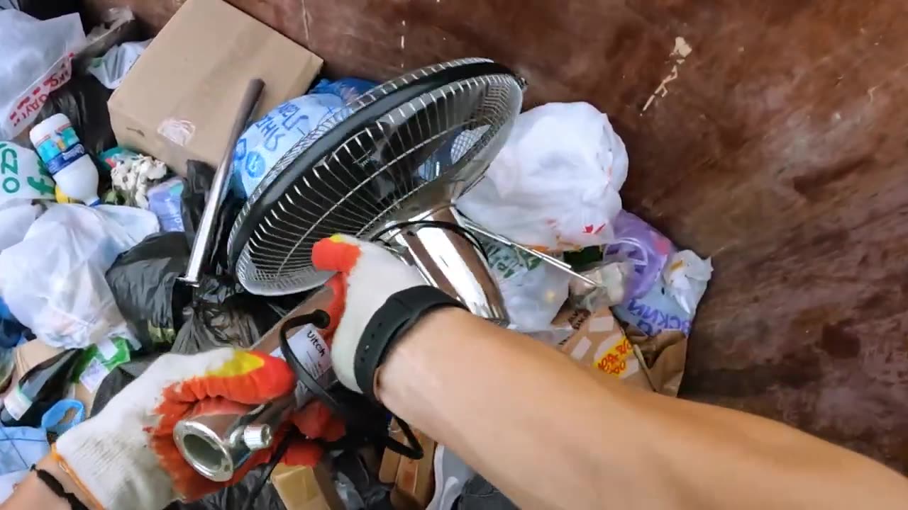 Как я зарабатываю лазая по мусоркам ? Dumpster Diving RUSSIA