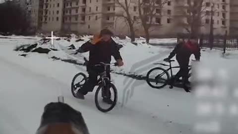 Kharkov Residents Smile and Wave at Russian Drones