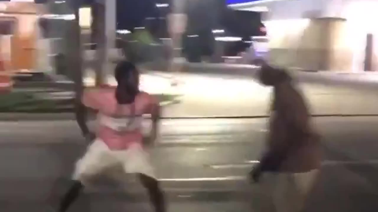 Two drunks fight, one pulls out an unexpected move lol. Thoughts?