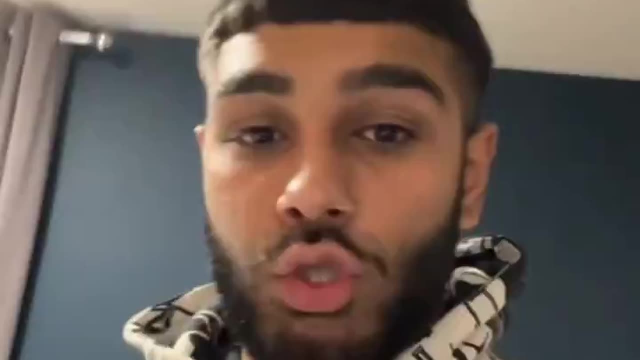 He is a Pakistani invader: "I am proud to be a Muslim."