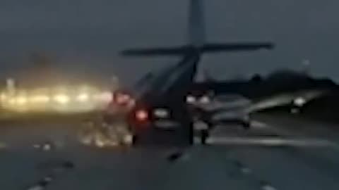 💥 Small private plane makes emergency crash landing on Florida highway