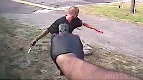 Bodycam Captures Tense Police Standoff With Knife-Wielding Man#2757