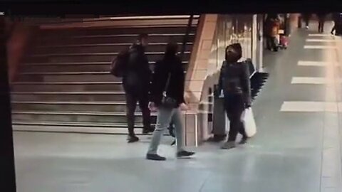 Absolute Maniac Stabs A Man In The Neck In A Lyon Metro After The Victim Lightly Brushed Against Him