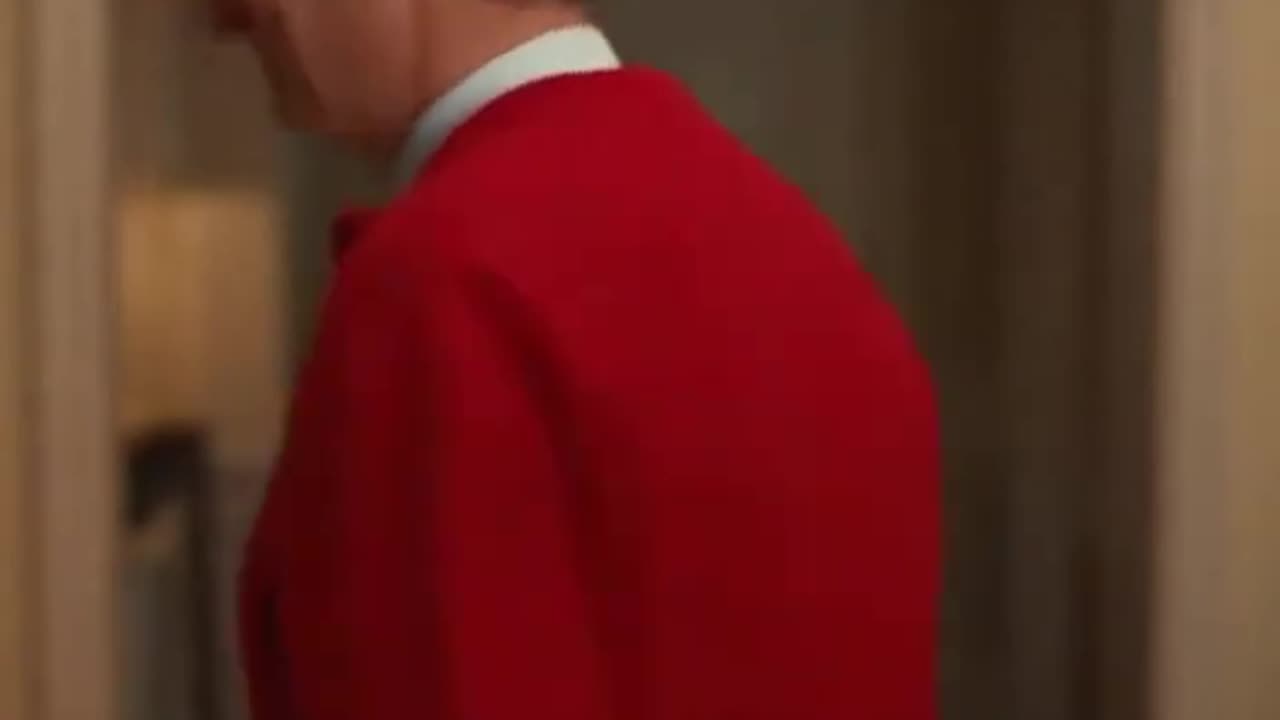 Mr Rogers makes Thankgiving Day dinner for many famous faces, but something's wrong