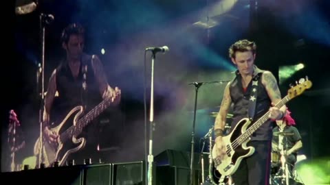 King For a Day...Shout (The Isley Brothers cover) with Elevation snippet - Green Day (live)