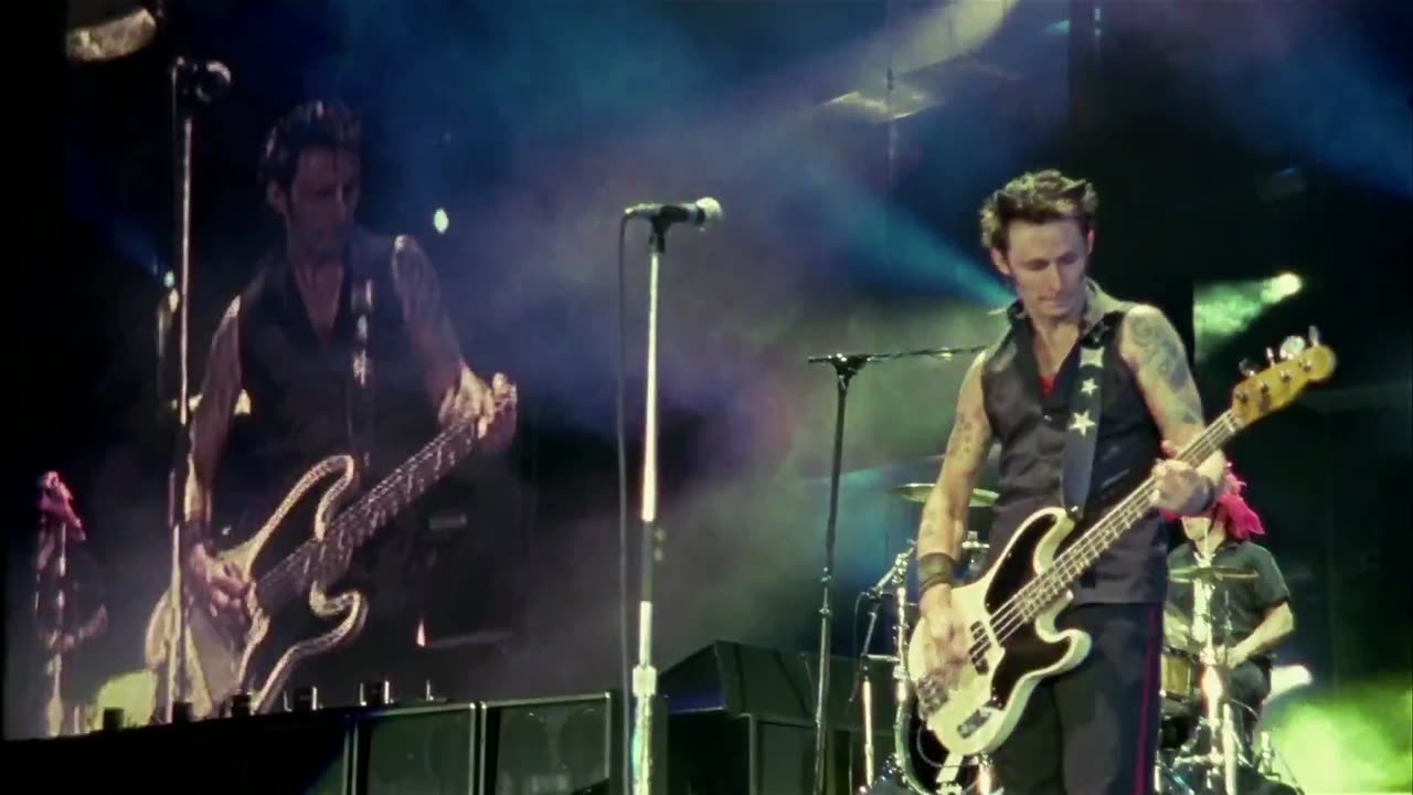 King For a Day...Shout (The Isley Brothers cover) with Elevation snippet - Green Day (live)