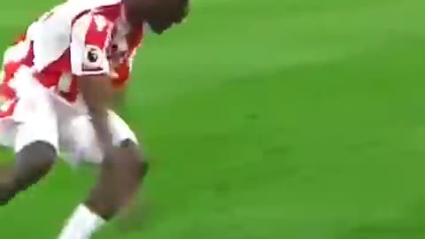 Humiliating skills in football #shotss #skills