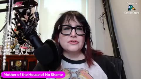 Hussy getting his wig snatched!