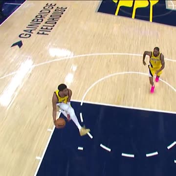 NBA - Haliburton goes through his legs on the alley-oop pass 🔥