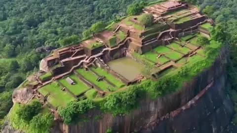 Sigiriya — Sri Lanka’s Iconic Rock Fortress 🪶