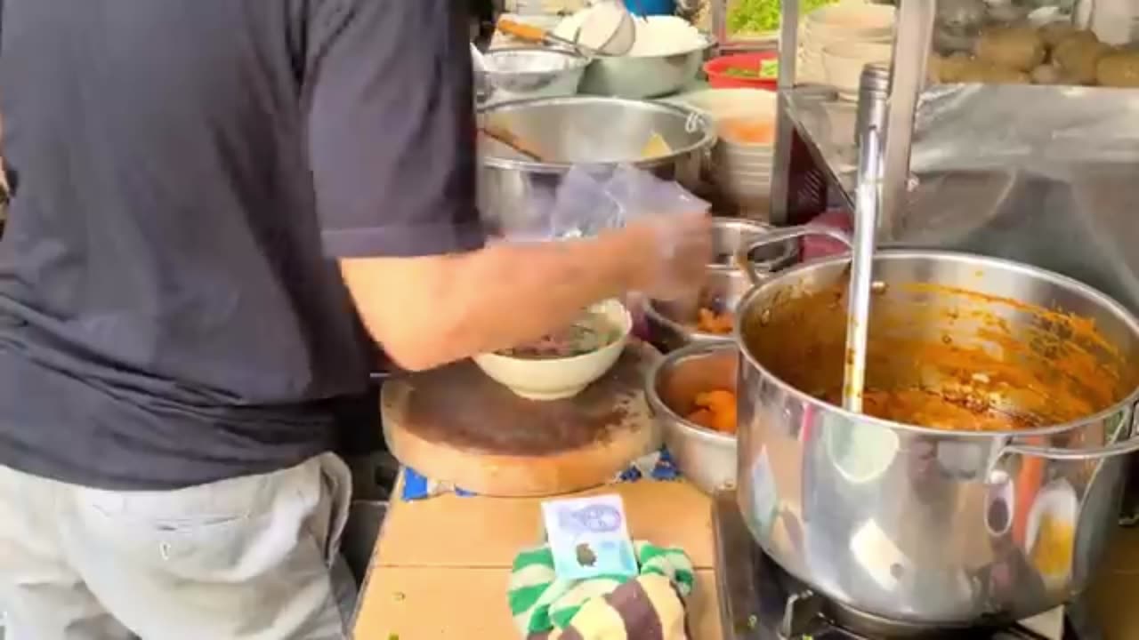 Vietnam's Grand Morning Market: The Food Journey You Can't Miss!