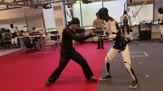 🟢 WATCH: Tesla Optimus Robot FIGHTS Kung Fu!