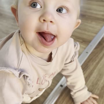 daddy’s home! 🥹 kayla’s cutest reaction ever