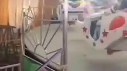 Pajeets in a tizz as carnival ride goes awry