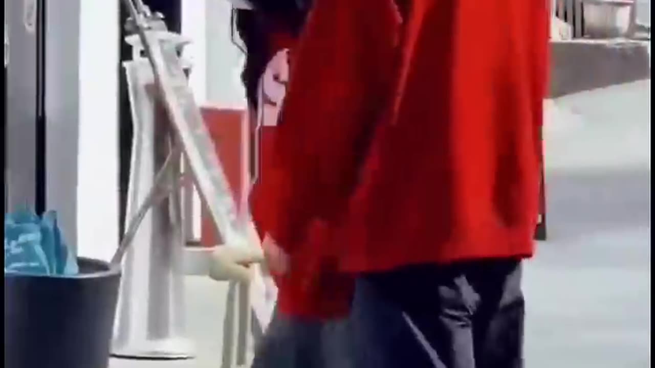 he_fell_🤣🤭_#shorts_#shortvideo_#athenavin_#cute