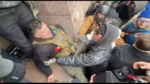 ❗️In the US, a crowd of protesters against the US Immigration and