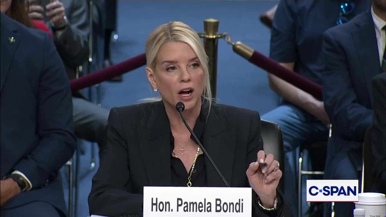 📌Sen. Josh Hawley drills Bondi on the tapping of the phones of US Senators