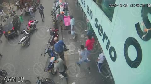 Video revela brutal ataque a vigilante apuñalado en pleno centro de Bucaramanga