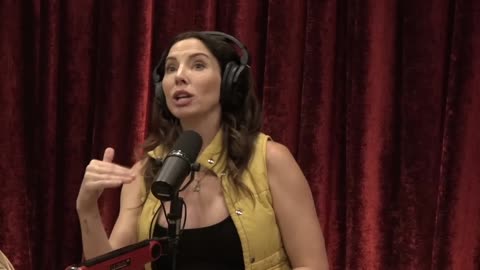 Joe Rogan Experience #2061 - Whitney Cummings