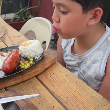 Sisig, Sausage & More! Lunch in, Lumbia, Cagayan de Oro 🇵🇭 | Stuffed Expat in the Philippines