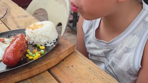 Sisig, Sausage & More! Lunch in, Lumbia, Cagayan de Oro 🇵🇭 | Stuffed Expat in the Philippines