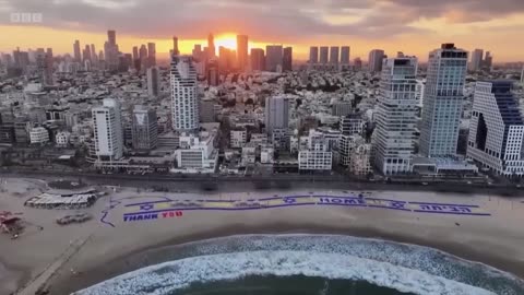 ‎How immigration raid on Chicago apartments unfolded | BBC News ‎