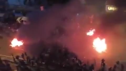 🇮🇷 Protestors burn Iranian security forces vehicles in the streets of Iran