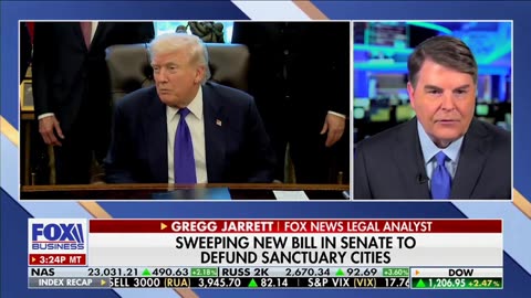 Why Forcing ICE Agents To Get Judicial Warrants Would Effectively End Deportations