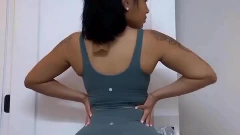 🍐 Pretty Face Small Waist And A Big Ol Booty 🍑