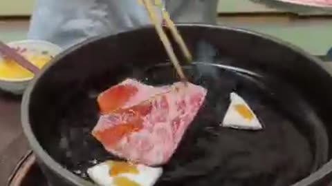 150-Year-Old Tokyo Restaurant Serves Melt-In-Your-Mouth A5 Wagyu Sukiyaki!