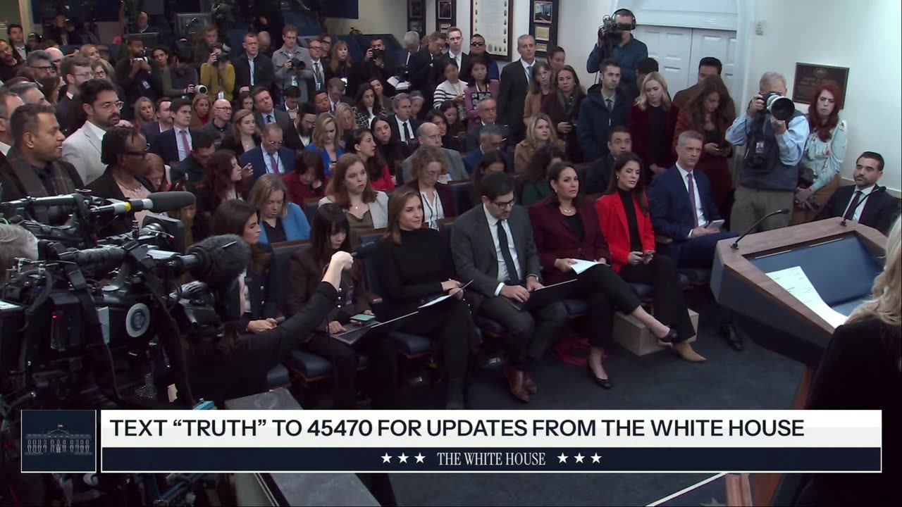 Breaking News 11-20-2025 Press Secretary Karoline Leavitt Briefs Members of the Media,