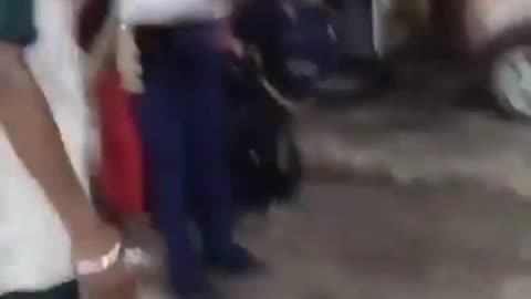 Traffic Constable Carries Injured Woman on Shoulder After Garba Night Accident, Video Goes Viral