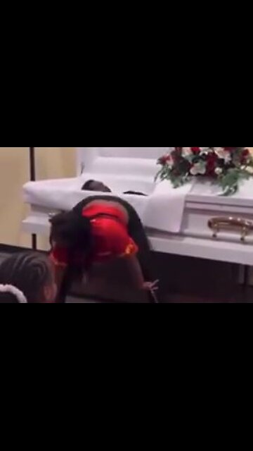 🚨Kansas City: The ever popular 'casket twerk' is the new thing in da hood. Pop that stank to death
