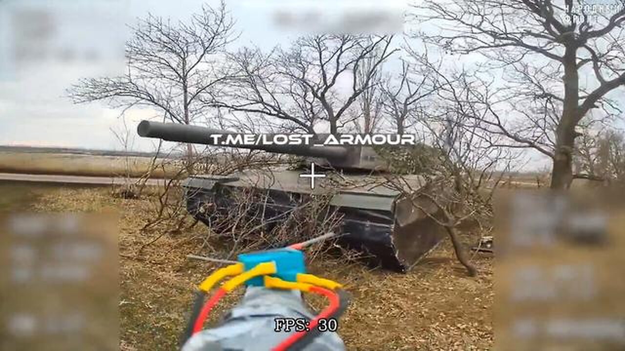 Russian drone operators don't fall for fake Ukrainian "Leopard 2" mockups / decoys