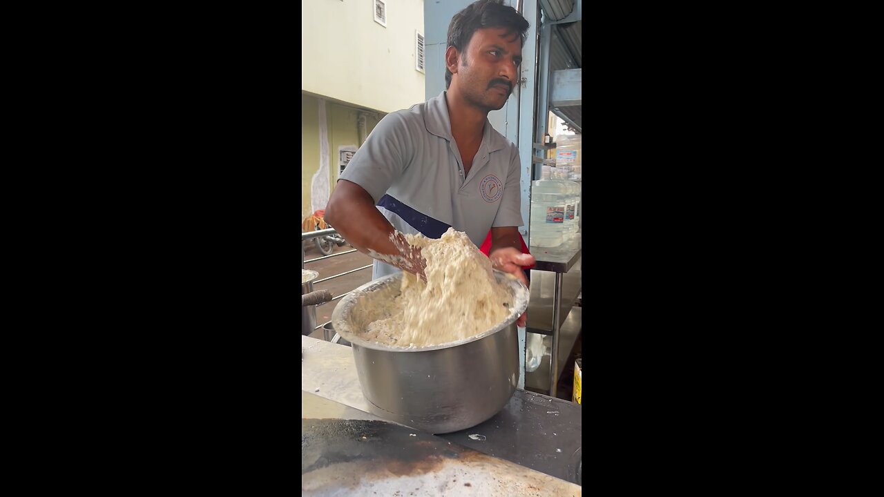 Anna Making Mysore Bonda