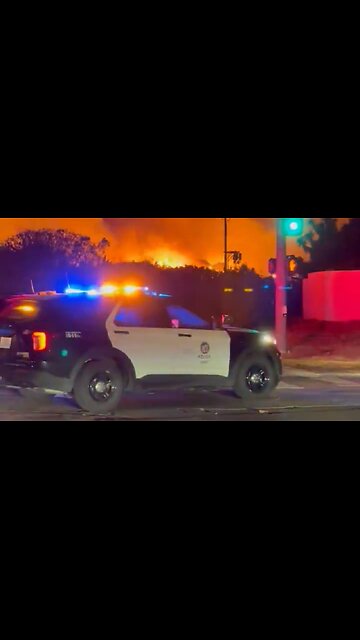 Frantic Police, Overwhelmed By The Scale Of Fire Disaster, Now Blocking Off All Access To Palisades