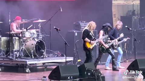 A LONG WAY TO LOVE ~ BRITNEY FOX ( LIVE )