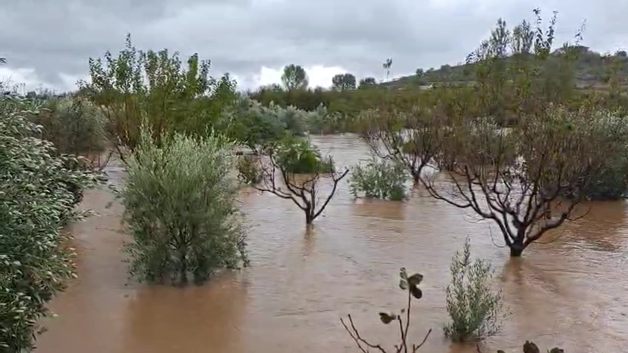Përroi i Glinës del nga shtrati, reshjet e shumta rrezikojnë përmbytjen e 1/3 së Vaut të Dejës