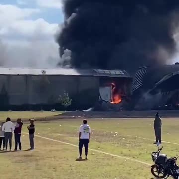 Aksident tragjik, rrëzohet avioni, 10 të vdekur, mes tyre edhe fëmijë