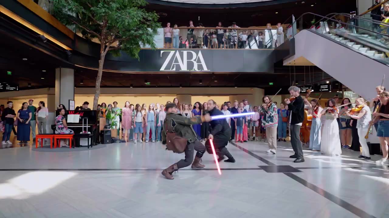 Crazy STAR WARS fight in a Shopping Mall..🤯