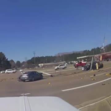 Red light runner causes crash in Brandon Mississippi