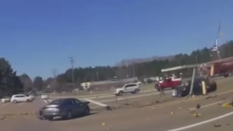 Red light runner causes crash in Brandon Mississippi