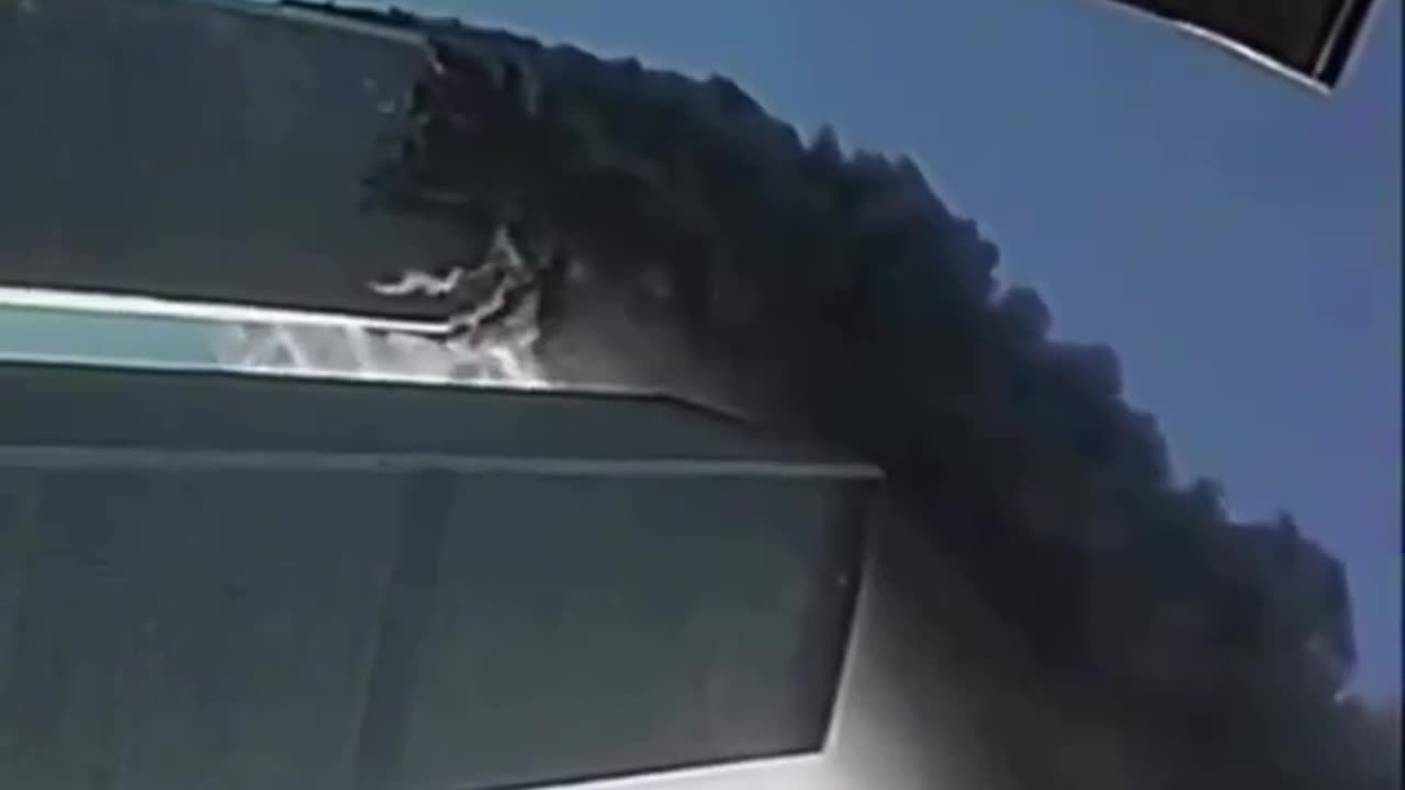 Plane slamming into 2nd Tower