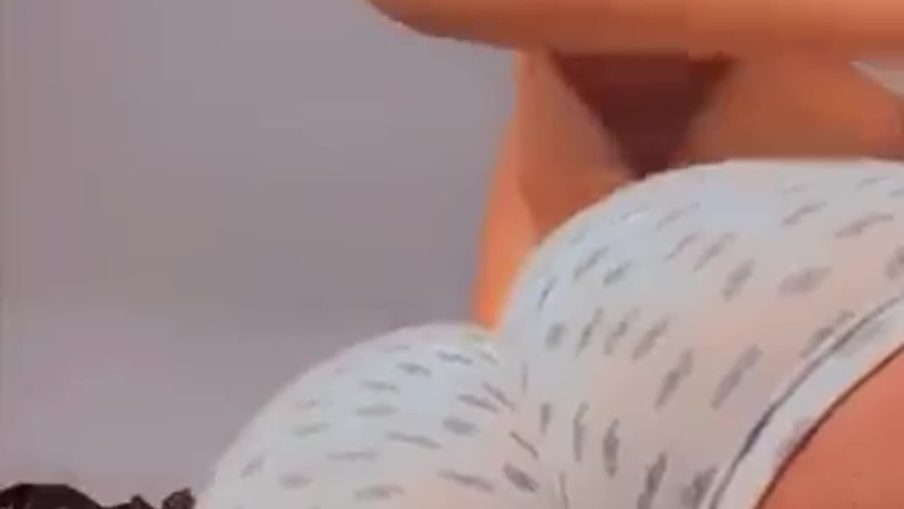 Thick twerks and strips in the camera.