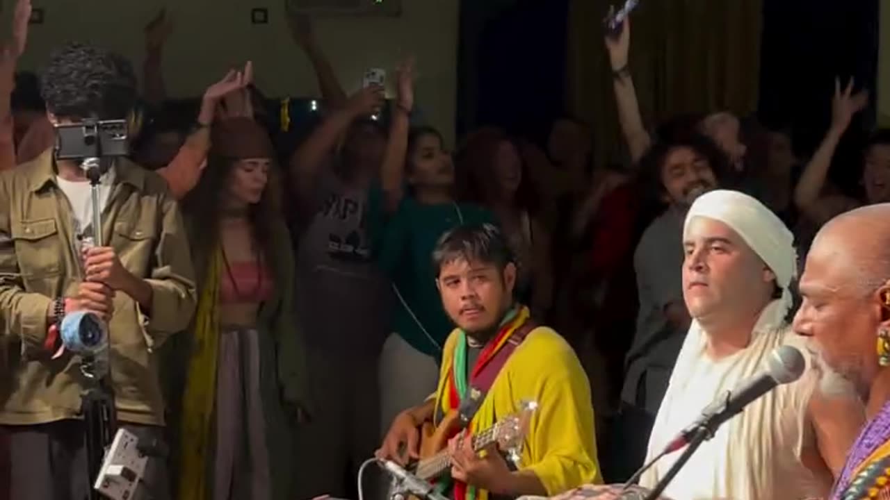Kirtan gathering in Rishikesh, India October 2025