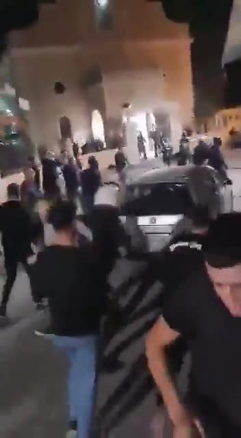 🚨 Urgent: Palestinian Muslims attack a church in Bethlehem during scout