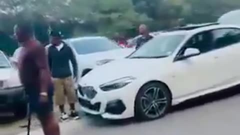 Amadoda ebetha unogada eBuhlanti Marina Glen eMonti