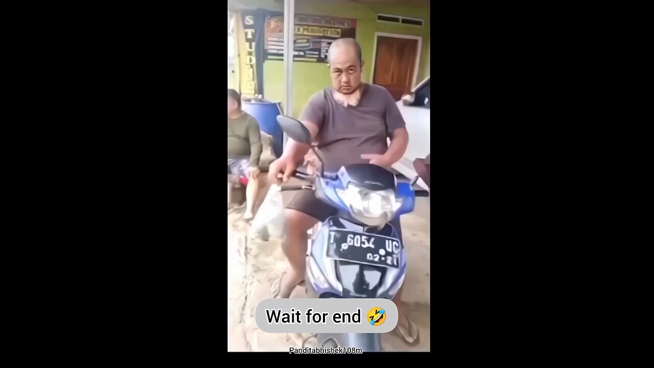 अंकल की खतरनाक स्कूटी 🤣